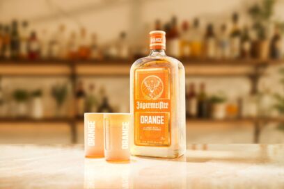 Jägermeister ORANGE Produkt mit Shotgläsern